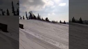 Горнолыжная база "Мрас-су" г. МЫСКИ. Подъём по канатной дороге на самый верх горы.