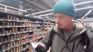 ЛЫСЫЙ ПАРАШНИК ИЗ ОХРАНЫ, ТУХЛОПРИТОН "КАРУСЕЛЬ" И ПРОСРОЧКА...