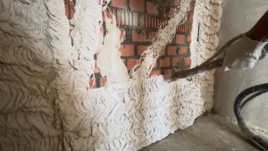 Нанесение штукатурки на стену механизированным способом