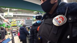 ДИКАЯ ОХРАНА ЗАЛИЛА ПЕРЧИКОМ ТОРГОВЫЙ ЗАЛ!!! СДАЛИ МЕНТАМ.