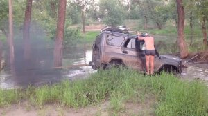 Лебедка 6 тонн. Вытаскиваем уаз из песка.