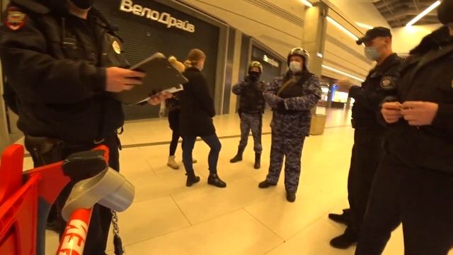 Конченый Гбр, который орал матом уезжает в ментовку !!! смотреть онлайн