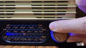 XHDATA D-902 FM / AM / SW SOLAR RADIO