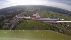 Пролет под мостом Як-52 и двух Як-50 / Yak-52 and two Yak-50 span under the bridge