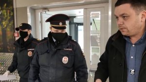 ЗАКРЫЛИ ПОКУПАТЕЛЕЙ В ТУХЛОМ МИРАТОРГЕ. ОХРАНА ПРЕВЫСИЛА ПОЛНОМОЧИЯ.