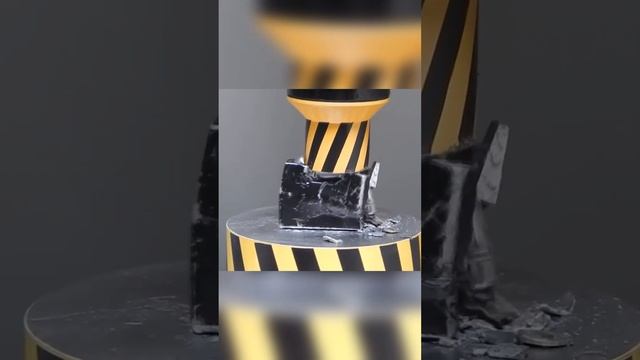 HYDRAULIC PRESS AGAINST LOCK смотреть онлайн