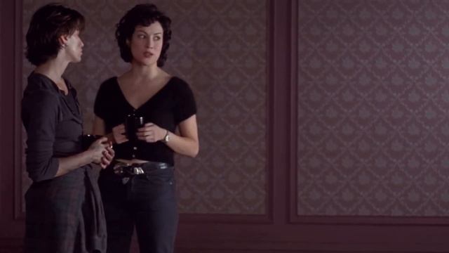 Cup of Coffee | Bound (1996) Scene смотреть онлайн