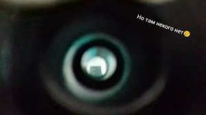 кто то стучит в дверь но там некого нет?🥲