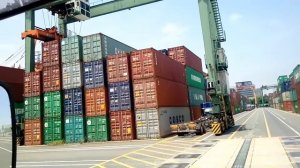 Кран в порту