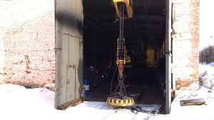 Железнодорожный кран КЖДЭ-4-25. Выезд с места стоянки.