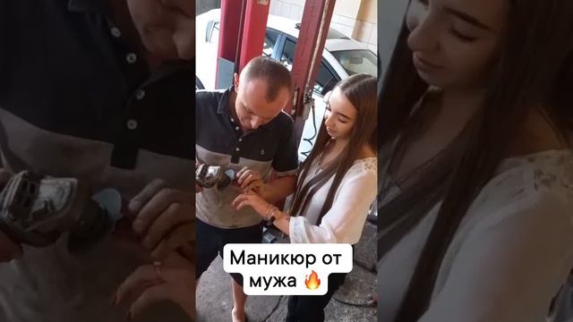 У мужчины, лицо такое сосредоточенное