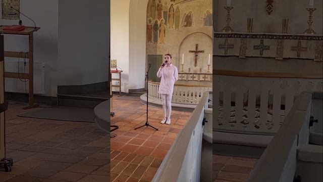 "Den blomstertid nu kommer" med musik av Benjamin och Bianca Ingrosso. смотреть онлайн