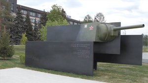 Монумент в честь создания первой в Челябинске броневой стали