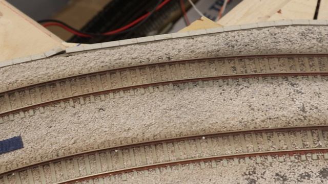 Building a Model Layout in the Garage - 51 - Track Weathering смотреть онлайн