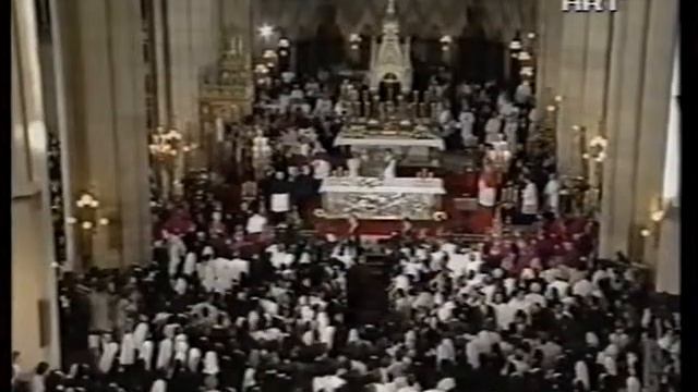 Ladislav Gradečak- Kardinal Franjo Kuharić predaje dar sv. Ocu