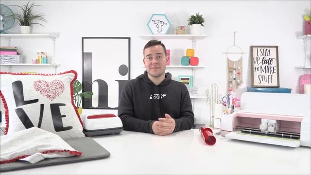 HOW TO IRON-ON A PILLOW FOR BEGINNERS - FUN VALENTINE'S DAY HOME DECOR! смотреть онлайн