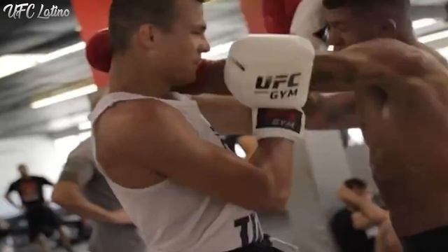 Gilbert Burns CONTRATA 2 armas SECRETAS para PREPARACIÓN contra Chimaev | Tom Aspinall  SOBRE Volko