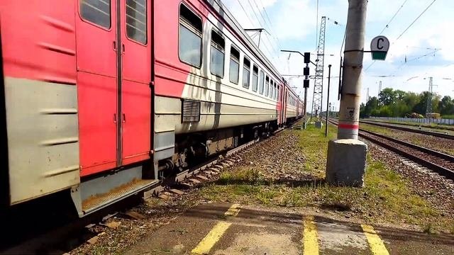 Разновагонная электричка, музыкальные ВЛ80 и другие поезда на станции Вязники.