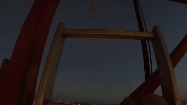 Как крановщик поднимается на кран | Залезли на 200-метровый кран смотреть онлайн