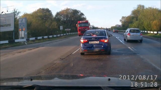 Неопытная женщина поворачивает / Inexperienced woman driving смотреть онлайн