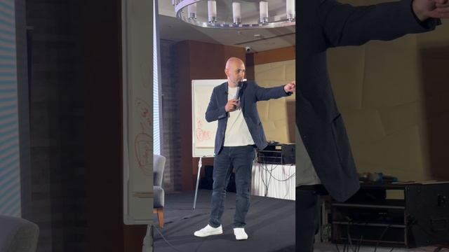 Как завладеть вниманием слушателей? #ораторскоеискусство #speakup #публичныевыступления #продажи