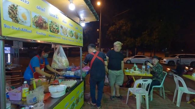 Как готовят Pad Thai во Вьентьяне/ Лаос