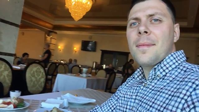 Завтрак в отеле УКРАИНА с видом на Майдан |Jeunesse 2017| смотреть онлайн