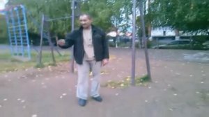 Бомж отвесил леща школьнику  Компот