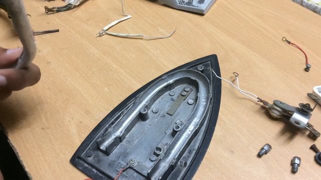 Iron Not Heating Up |How to repair electric iron at home | Technical Tricks смотреть онлайн