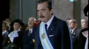 AV-3107 [Alfonsín en tedeum por 176° aniversario de la Revolución de Mayo] (fragmento II)