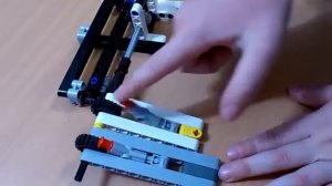 Модель электростанции использующей энергию морских волн.