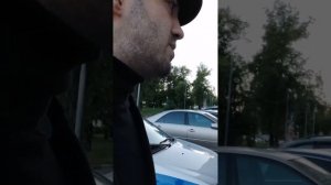 Сотрудники полиции остановили без причины хотели досмотреть и отпустили, не проверив документы.