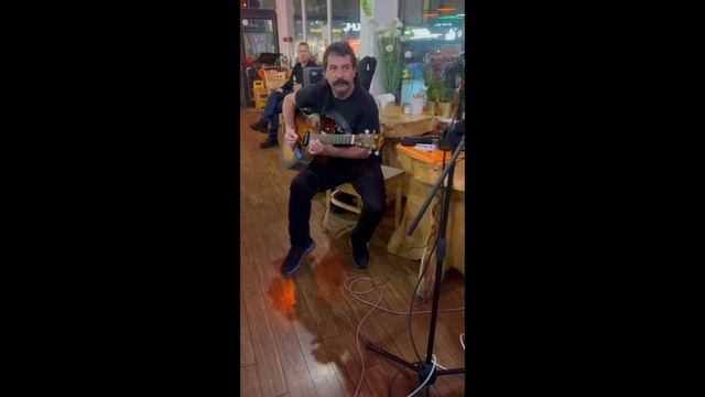 Knockin' On Heaven's Door Performed By David Camilli and Piotr Colicio at Foodilic Restaurant смотреть онлайн