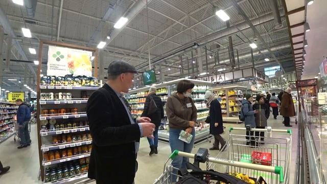 Конченая директор Ирина отжигает в тухлом Перекрестке !!! смотреть онлайн