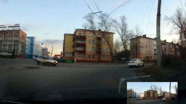 Жесть. Выпадение ребенка из автомобиля. смотреть онлайн