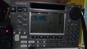 KBS World Radio  🇰🇷 9570KHz on Sony ICF-SW55 Vs Sony ICF-2001D/2010