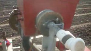 Самодельная вакуумная сеялка точного высева- Home-made vacuum сеялка exact высева- fieldwork