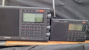 Tecsun PL-990x VS Tecsun PL-330 Radio Prague via WRMI 15770 kHz Shortwave