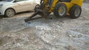 САМОДЕЛЬНЫЙ СКАЛЫВАТЕЛЬ ЛЬДА НА МИНИ-ПОГРУЗЧИК.