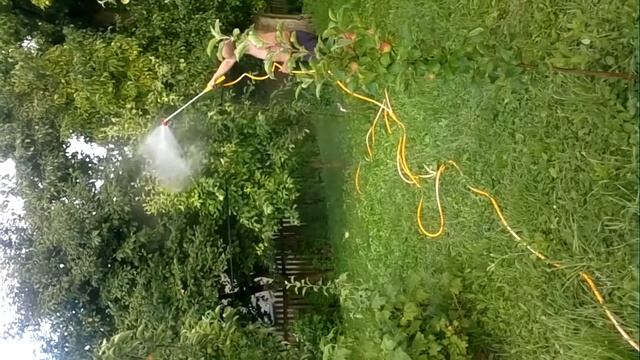 саморобний оприскувач для саду городу смотреть онлайн
