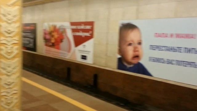 20150429 1037 Папа и мама бросьте пить. Я боюсь вас потерять. Реклама в Минском метро. смотреть онлайн