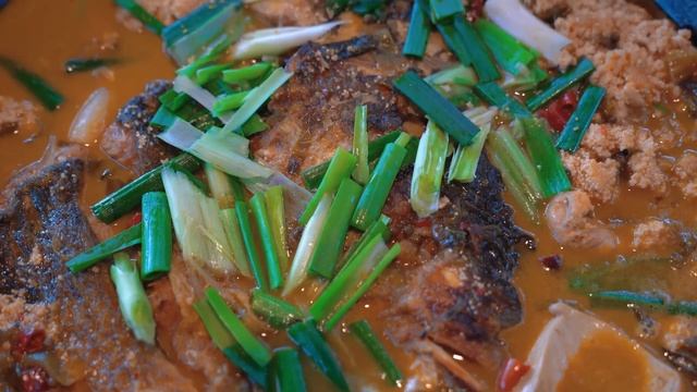 20斤胖頭魚，二弟做“酸菜魚”，酸辣入味連吃三碗米飯都不夠｜Mukbang【鐵鍋視頻】