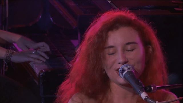 Tori Amos — Silent All These Years (Live At Montreux 1992) смотреть онлайн