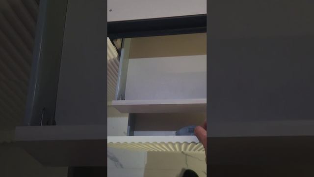 Остров с фасадами в эмали.