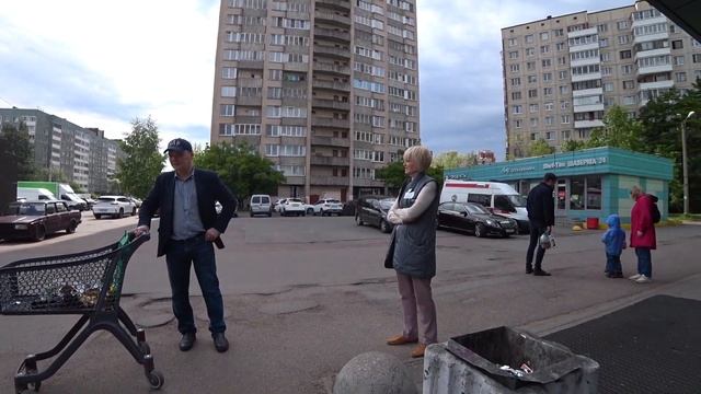 ВЫЗВАЛИ МЕНТОВ и сдулись / ПАРАШНИКИ ЗАЩИЩАЮТ магазин смотреть онлайн