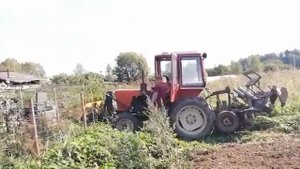 9 сентября 2019 г. Тянем т25 с тяжелой фрезой по полю