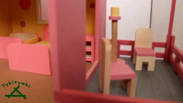 Деревянный кукольный домик с мебелью. Обзор от Тукитушки. смотреть онлайн