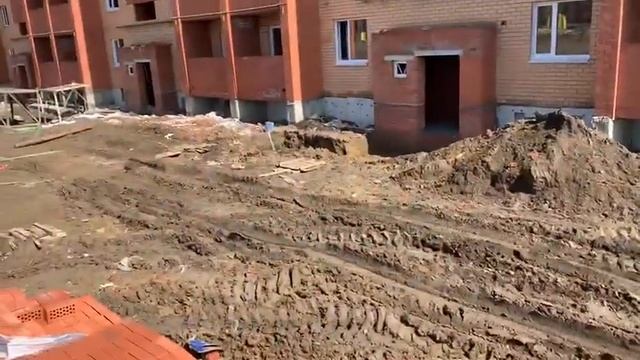 Автокран XCMG QY 25K2. Буксует после дождя…. Погрузчик в помощь! смотреть онлайн