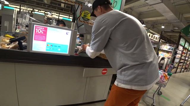 ОЧЕНЬ ТУХЛЫЙ МАГАЗИН С ДЫРЯВОЙ КРЫШЕЙ смотреть онлайн