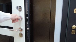 Правильная установка задвижки в дверях «Аргус»